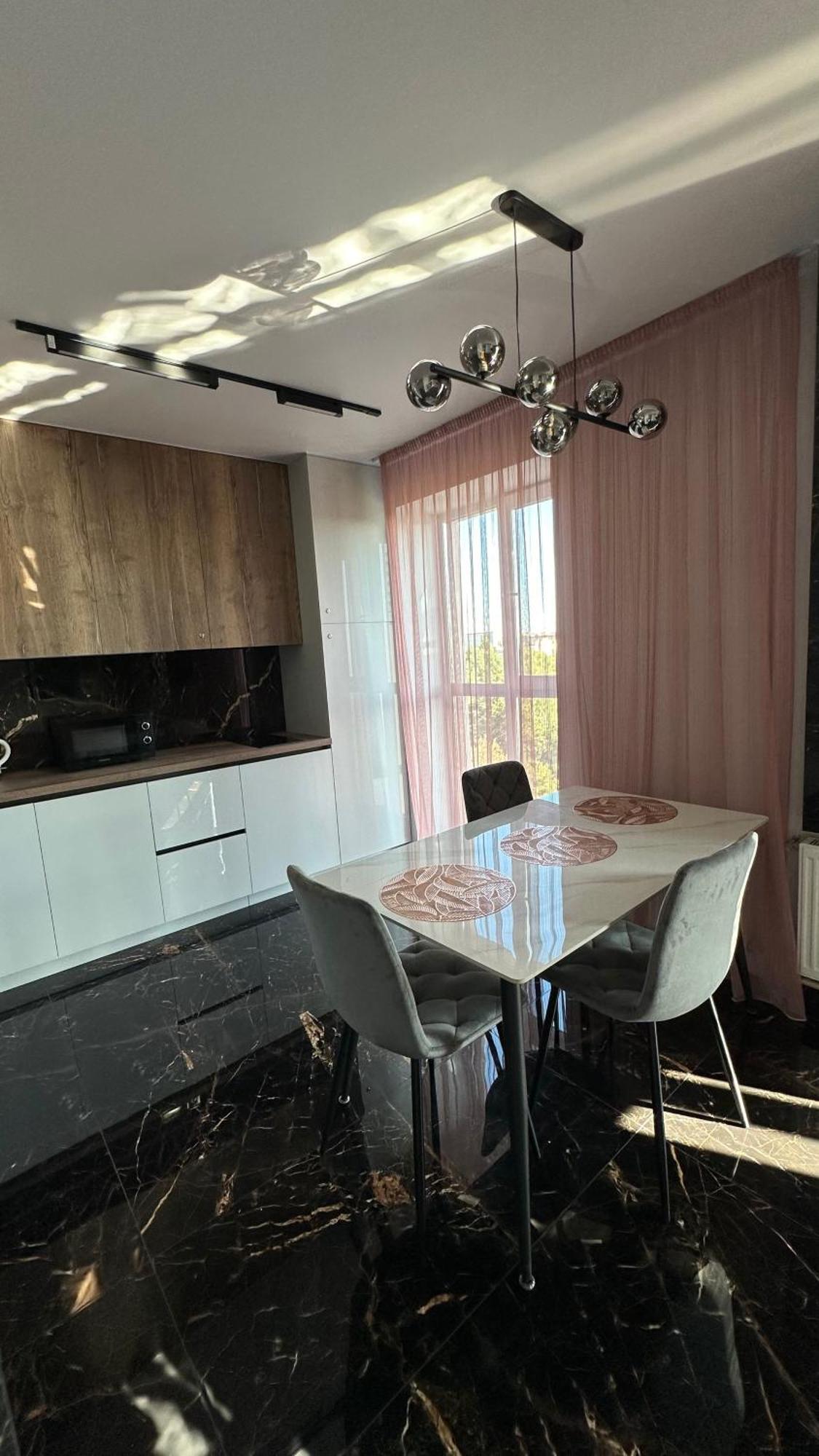 ריבנה Exclusive Apartment & Жк Театральний Центр& Автовокзал Жк Great House Обласна Лікарня מראה חיצוני תמונה